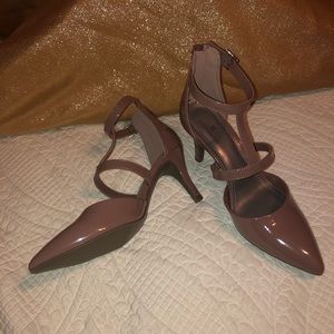 beautiful low-heeled pointed sneakers 7.5M